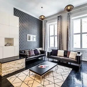 Bpr B&w Elegant Будапешт
